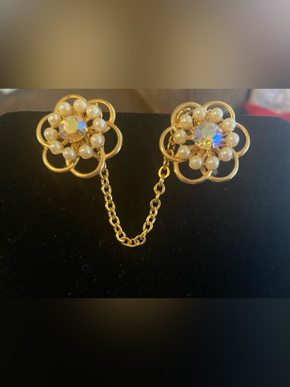 Faux Pearl Rhinestone Brooch Sweater Clip Cardigan Guard Gold Tone Retro Vintage
